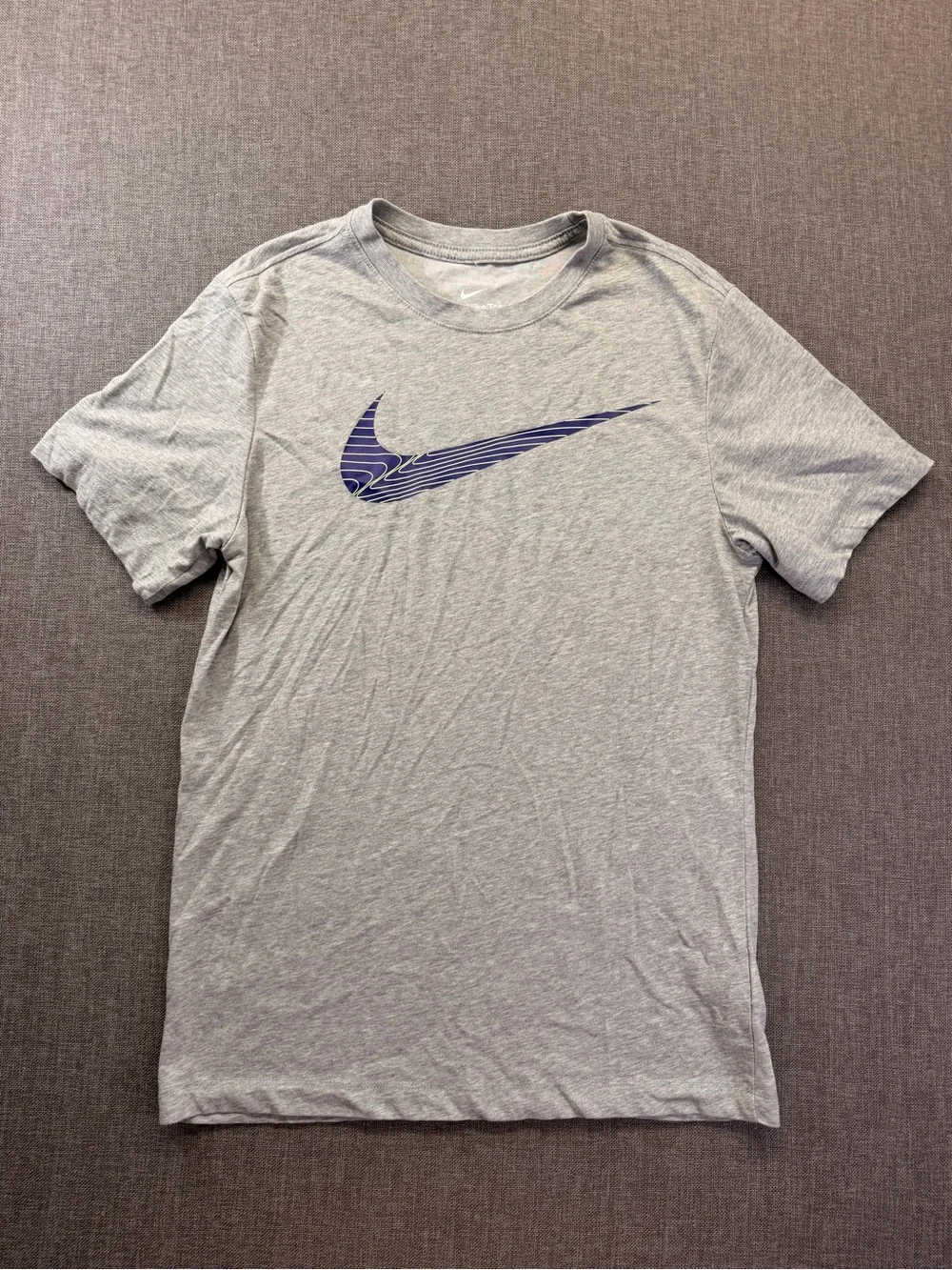 Nike Men’s Light Gray Short-Sleeve Tee with Blue Swoosh Small